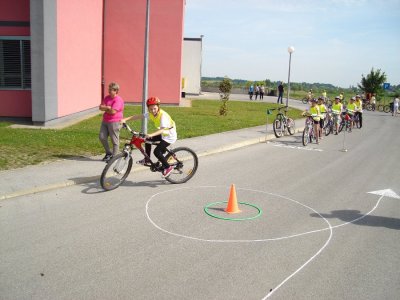 FOTO: Učenici PŠ Salinovec uspješno savladali prometna pravila