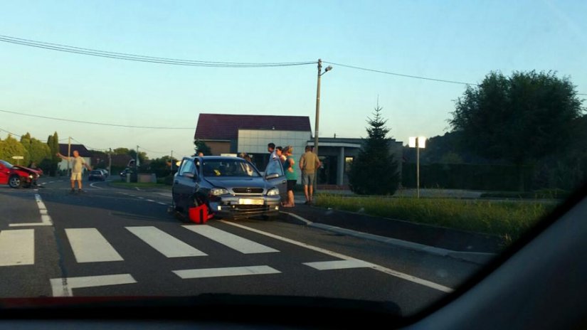 FOTO: Sudar dva automobila u Radovcu