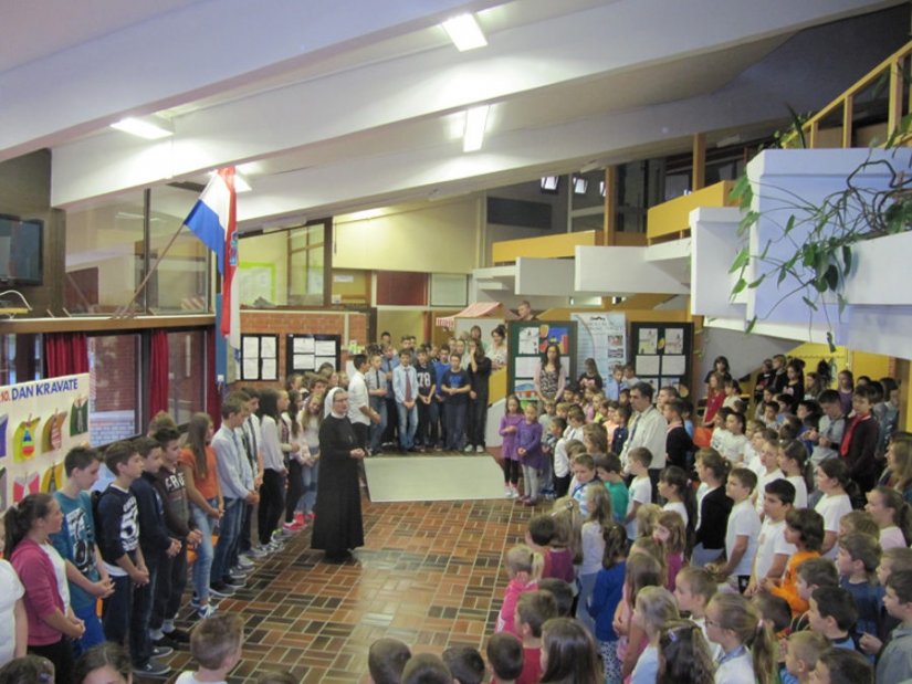 U topličkoj školi molili krunicu za jedinstvo i mir