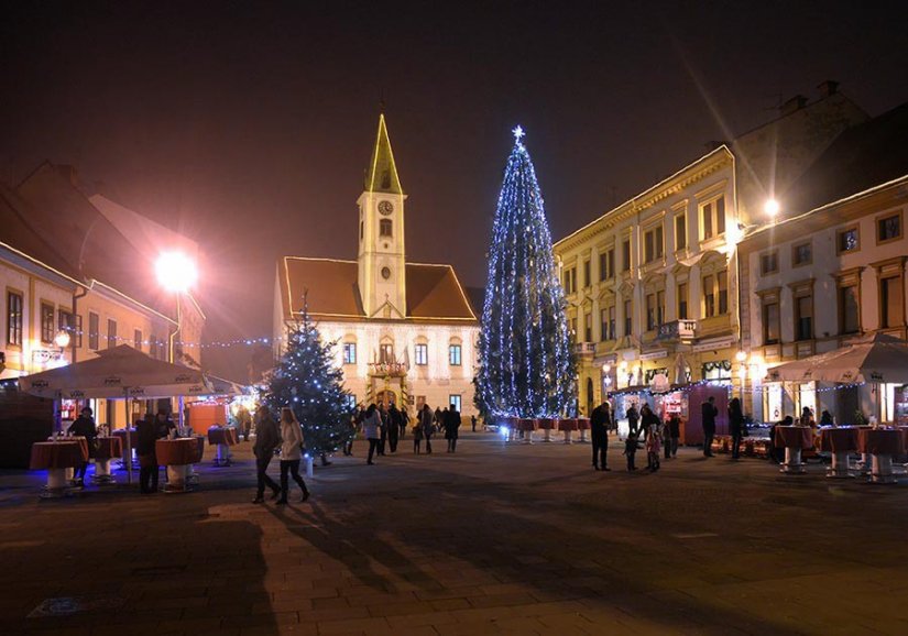 Advent u Varaždinu uz najveće klizalište dosad, brojne koncerte i Coca Colin vlak Djeda Mraza!