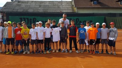 Zajednička slika sudionika turnira s Goranom Ivaniševićem