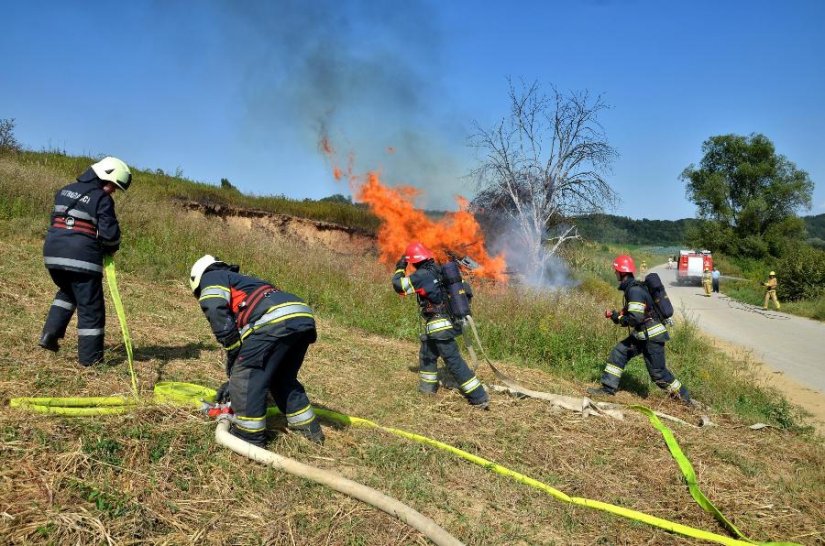 FOTO: Vatrogasci iz Donje Poljane i još osam DVD-ova uspješno odradili pokaznu vježbu