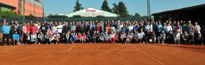 Zajednička fotografija sudionika današnjeg tenisnog turnira na terenima TK Varteks