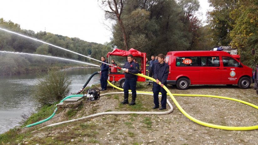 Čak 36 vatrogasaca iz šest DVD-ova s područja Cestice provjeravalo opremu na Dravi