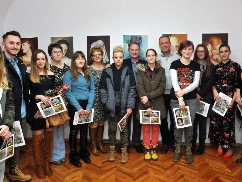 FOTO Otvorena izložba radova polaznika škole crtanja i slikanja Galerije Klarić