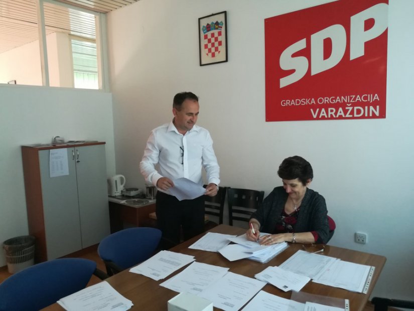 Dubravko Bilić prilikom predaje kandidature za predsjednika županijskog SDP-a