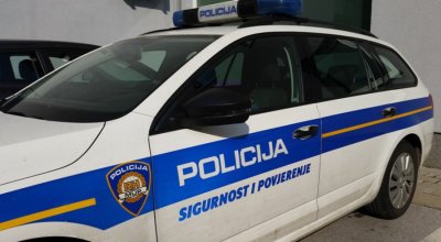 U Brezju Dravskom frontalni sudar automobila, ozlijeđen 19-godišnjak
