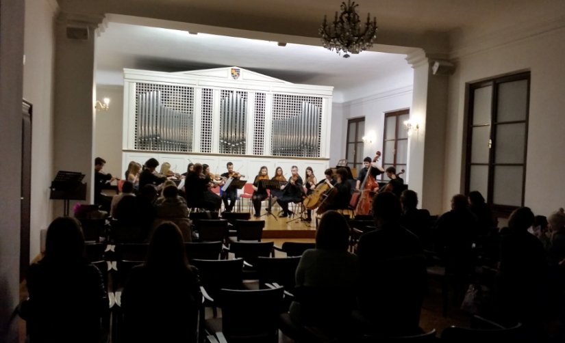 VIDEO: Sjajan Komorni gudački orkestar Hrvatske glazbene mladeži
