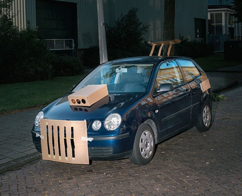 URNEBESNO: Nizozemski fotograf spojlerima od kartona „pimpa“ aute sugrađana