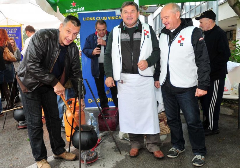 VIDEO,FOTO: Pripremanje bažula uz recitaciju Mladena Juranka