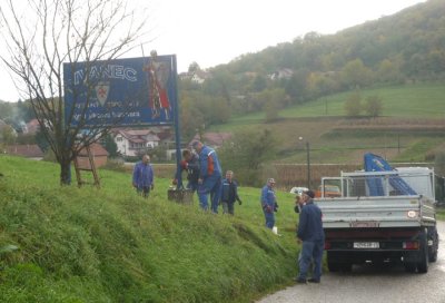 Nova prometna tabla &quot;s vitezom&quot; postavljena u Škriljevcu