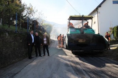 Asfaltirana cesta u Lepoglavskoj Vesi