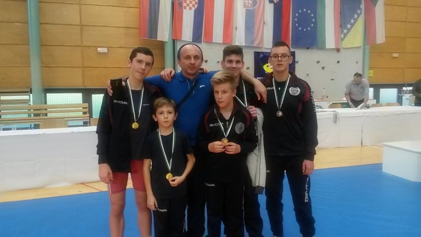 Osvajači medalja za HK Ludbreg s trenerom na turniru u Murskoj Soboti