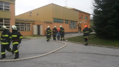 Kneginečki vatrogasci u pokaznoj vježbi spasili učenike OŠ Kneginec Gornji