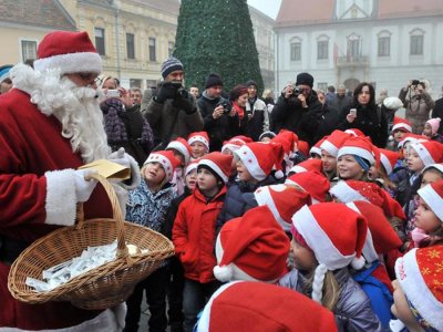 Bogat glazbeni program i dolazak Djeda Mraza trećeg vikenda Adventa u Varaždinu