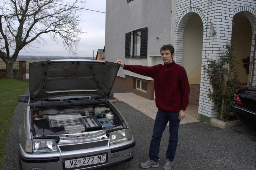 Matija Lisičak je profesor informatike, a u slobodno vrijeme bavi se i modelarstvom