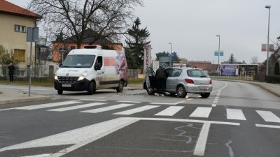 Sudar dva auta na raskrižju Supilove i Kozarčeve