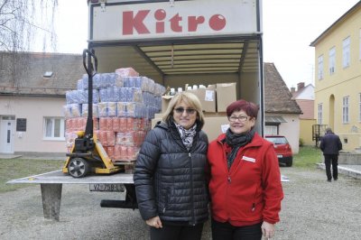FOTO: TP Varaždin za korisnike Crvenog križa donirao hranu i higijenske artikle