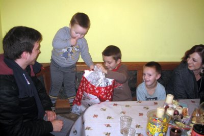 Maruševec: Mladi SDP-ovci podijelili božićne poklone