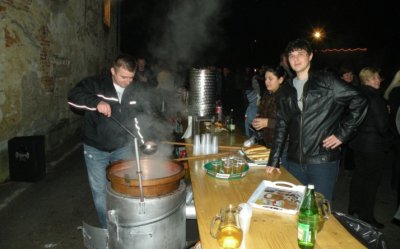 Doček u Vinici uz kuhano vino, čaj i vatromet