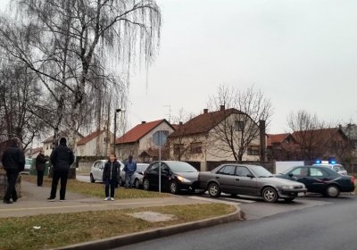 Sudar četiri vozila na raskrižju Gortanove i Krklecove ulice
