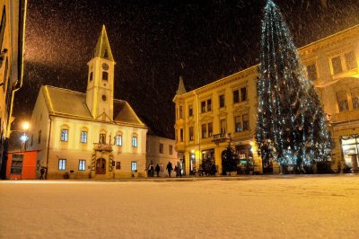 FOTO: Snježne pahulje zabijelile varaždinske ulice i trgove