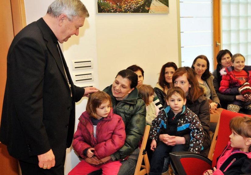 FOTO: Caritas tradicionalno podijelio pakete obiteljima s petero i više djece