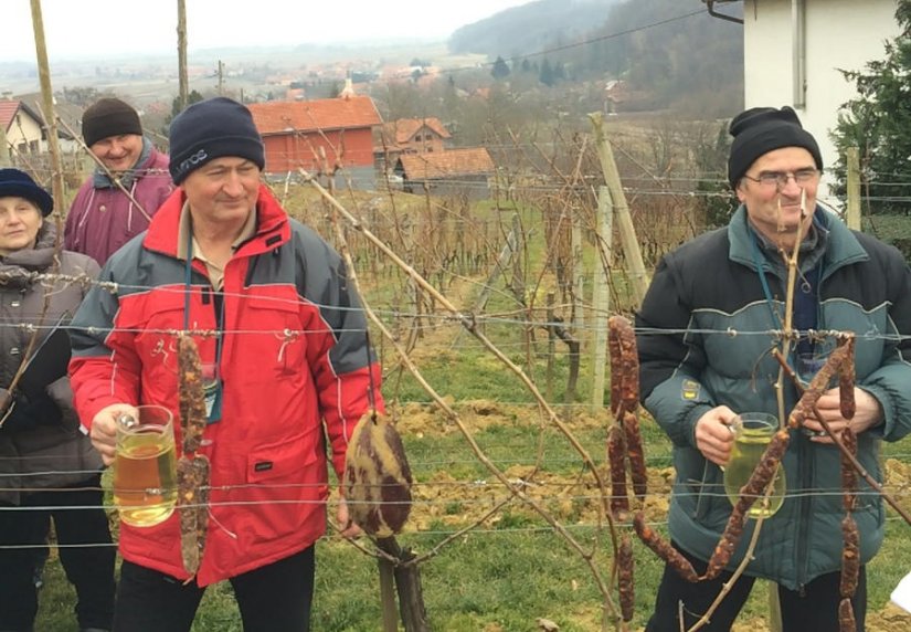 FOTO: Tradicionalno obilježavanje Vincekova u naselju Tužno