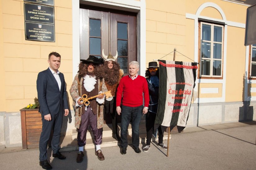 FOTO: Uoči Međunarodnog srakarskog fašnika, maškare preuzele Općinu Sračinec