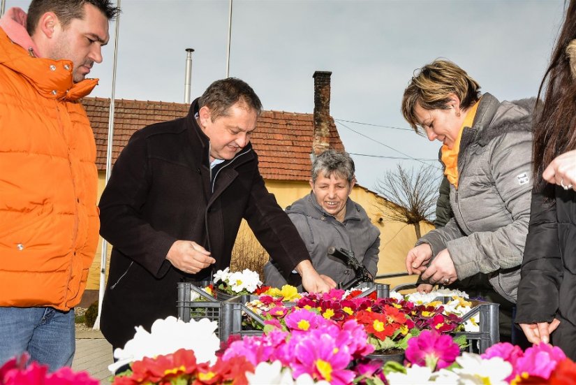 HNS diljem županije tradicionalno čestitao Dan žena