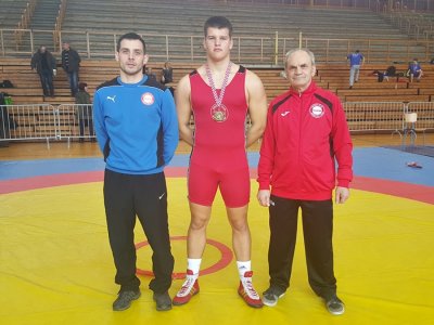 Petar Runac i njegovi treneri Andrija Barić (lijevo) i Alexandr Savransky