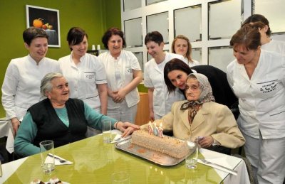 Josipa Talan, korisnica ivanečkog Caritasovog doma, proslavila 104. rođendan