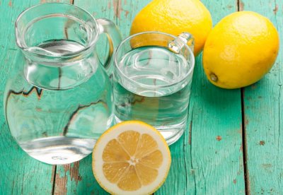 Voda s limunom dobra je za mršavljenje, ali ima dvije neželjene nuspojave