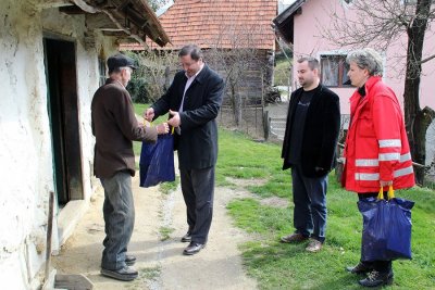 Lepoglava: Poklon paketi uljepšali Uskrs starijim sugrađanima