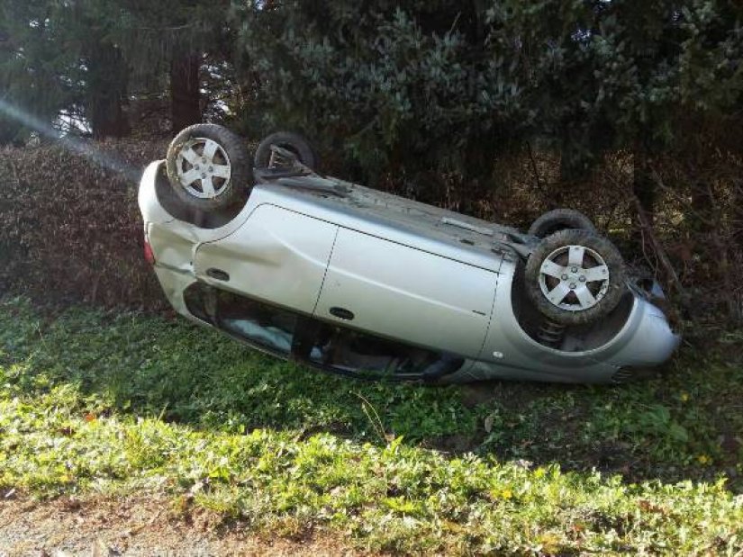 Autom pijan sletio u dvorište i udario 43-godišnjakinju u vrtu