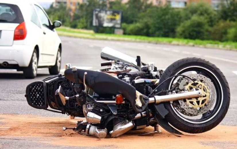 Motociklist (53) ozlijeđen u sudaru s automobilom