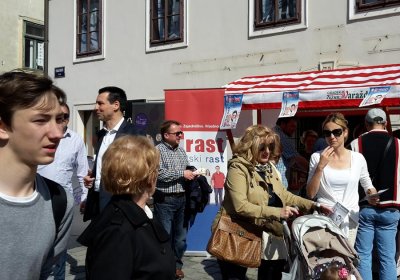 Čelnici HRAST-a čestitali Majčin dan