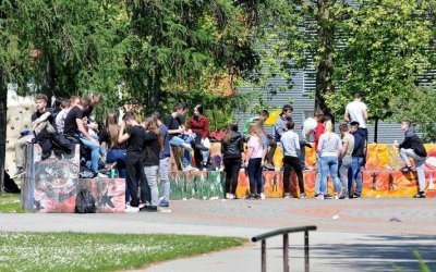 Policija nadzirala kafiće i javne prostore, evidentirali niz prekršaja maloljetnika