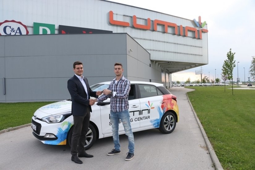Dobitnik automobila Hyundai i20 Mirko Sokolić preuzeo svoju nagradu
