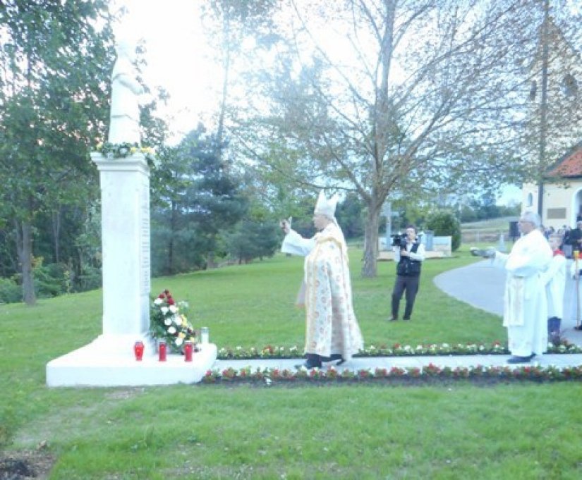 FOTO: U Pešćenici Viničkoj blagoslovljen kip bl. Alojzija Stepinca