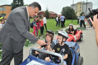 FOTO: Učenici IV. OŠ Varaždin kroz igru učili o sigurnosti u prometu