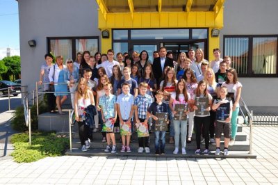 FOTO: Za odličan uspjeh na natjecanjima nagrađeno 36 učenika iz OŠ Šemovec i Trnovec