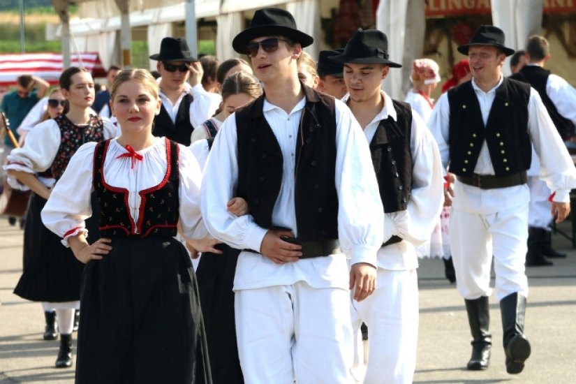 FOTO: Folkloraši „okupirali“ Jalžabet u sklopu manifestacije „Šlingani dani“