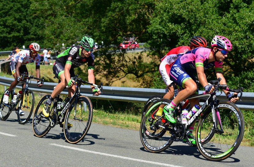 Kristijan Đurasek (roza majica) je jedan od dvojice Hrvata na utrci