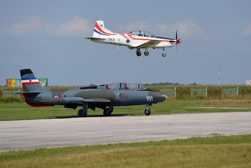 FOTO: Akrogrupa Krila Oluje sletjela na varaždinski aerodrom