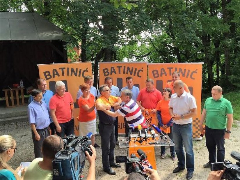 FOTO: Grupno (pre)svlačenje HNS-ovaca na vrhu Ivančice