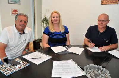 Druga gimnazija potpisala ugovore sa Ženskim rukometnim klubom Koka i Nogometnim klubom Varaždin
