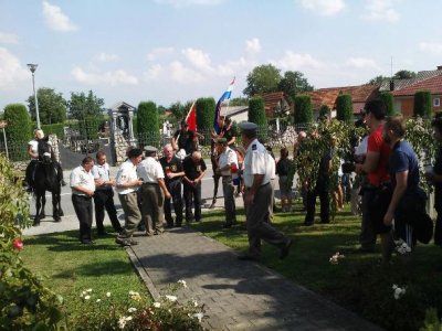 FOTO: Konjičkim mimohodom i polaganjem vijenaca obilježen Dan pobjede