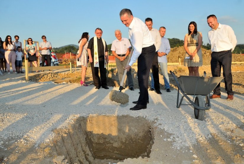 FOTO: Položen temeljni kamen i održana svečana sjednica Općinskog vijeća Ljubešćice