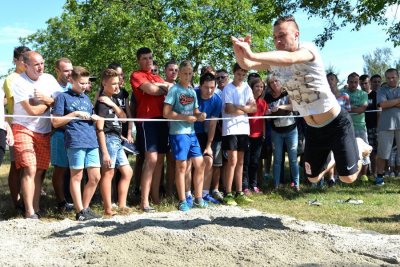 FOTO: Ljeto u Trnovcu završilo atraktivnim Seoskim igrama starih sportova